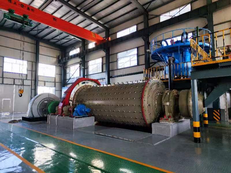 Qingdao Qingzhong-machines enz. Algemeen contractingsproject Zhaoyuan Xindongzhuang 2.000 ton dagelijkse goudverwerkingsfabriek