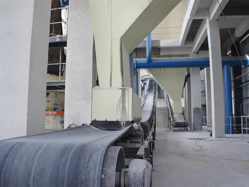 Hoe kan een ertstoevoerinstallatie de stilstand van de breekinstallatie elimineren?